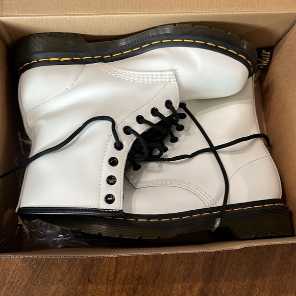 White lace up doc marten boots - Picture 5 of 5